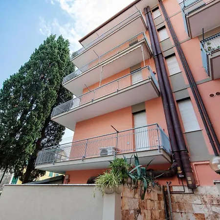 Casa Eugenio By Arenzanohost דירה